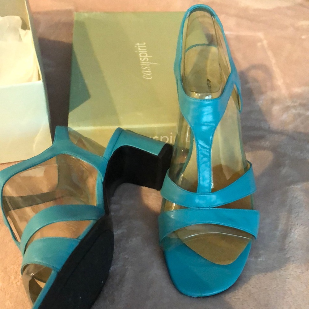 Easy spirit aqua marine sandals. Excellent used condition. Worn once. Size 9